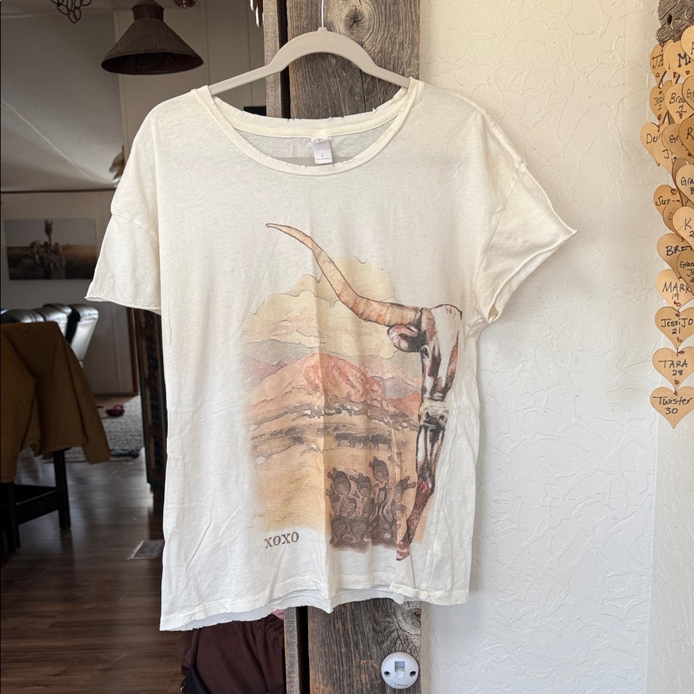 XOXO Cream Longhorn tee